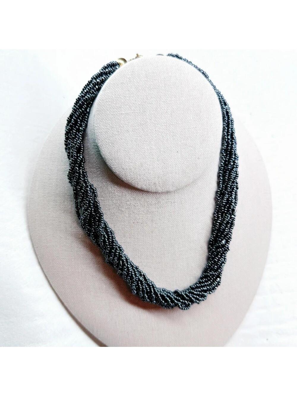 5261gc. Gray Glass Seed Bead Choker